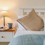 Riverbank Semesterbostad