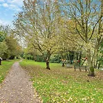 Riverbank Semesterbostad